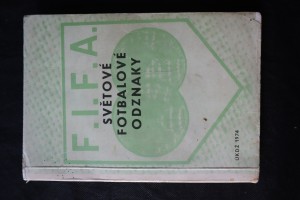 náhled knihy - světové fotbalové odznaky