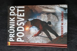 náhled knihy - Průnik do podsvětí : skrytá tajemství podzemního světa