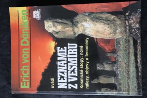 náhled knihy - Erich von Däniken uvádí Neznámé z vesmíru : kosmické stopy: nové nálezy, objevy a fenomény