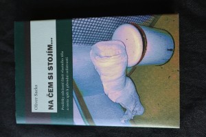 náhled knihy - Na čem si stojím-- : prožitky odcizení části vlastního těla a cesta zpět k původní celistvosti
