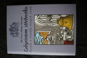 náhled knihy - Labyrintem středověku : kouzla a rituály starých cechů
