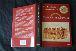 náhled knihy - Tanec slunce : krvavý rituál síly a posvátné bolesti