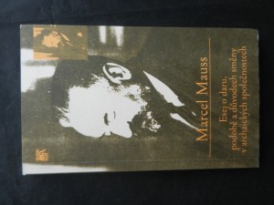 náhled knihy - Esej o daru, podobě a důvodech směny v archaických společnostech