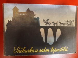 náhled knihy - Sněhurka a sedm trpaslíků