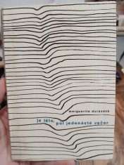 náhled knihy - Je léto, půl jedenácté večer