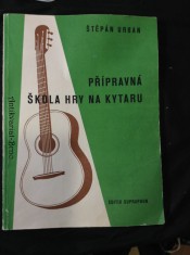 náhled knihy - Přípravná škola hry na kytaru Melodie : Akordy : Písně s doprovodem sólové kytar